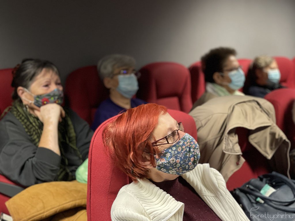 Fellobbant a szeretet lángja 13